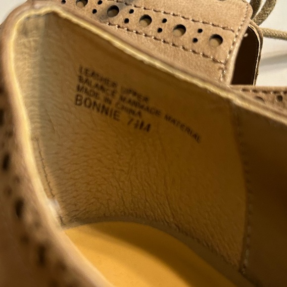 CROWN VINTAGE BONNIE TAN LACE-UP LEATHER HEELS SPECTATOR STYLE WOMEN’S SIZE 7.5 - Picture 10 of 10